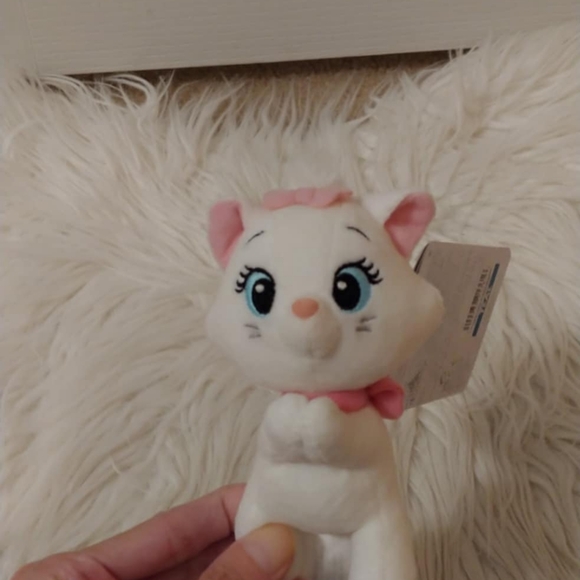 ❤️FIRM! DISNEY PARKS THE ARISTOCATS MARIE PLUSH MAGNET - Picture 6 of 9